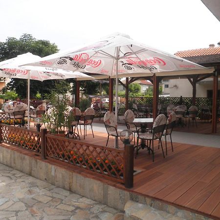 Saint George Family Hotel 洛泽内茨 外观 照片