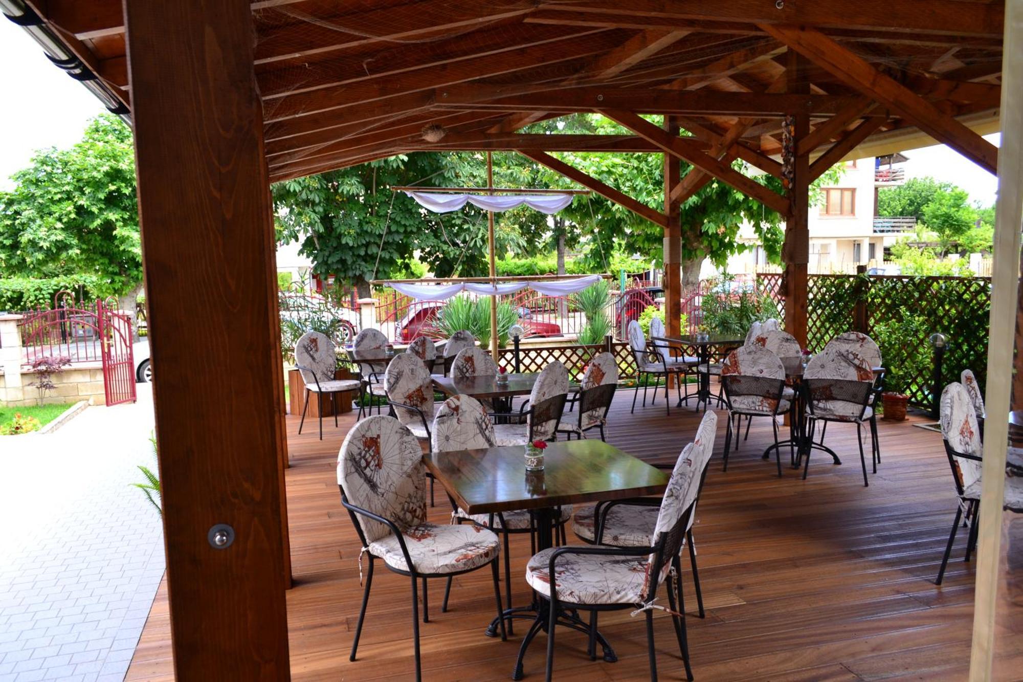 Saint George Family Hotel 洛泽内茨 外观 照片