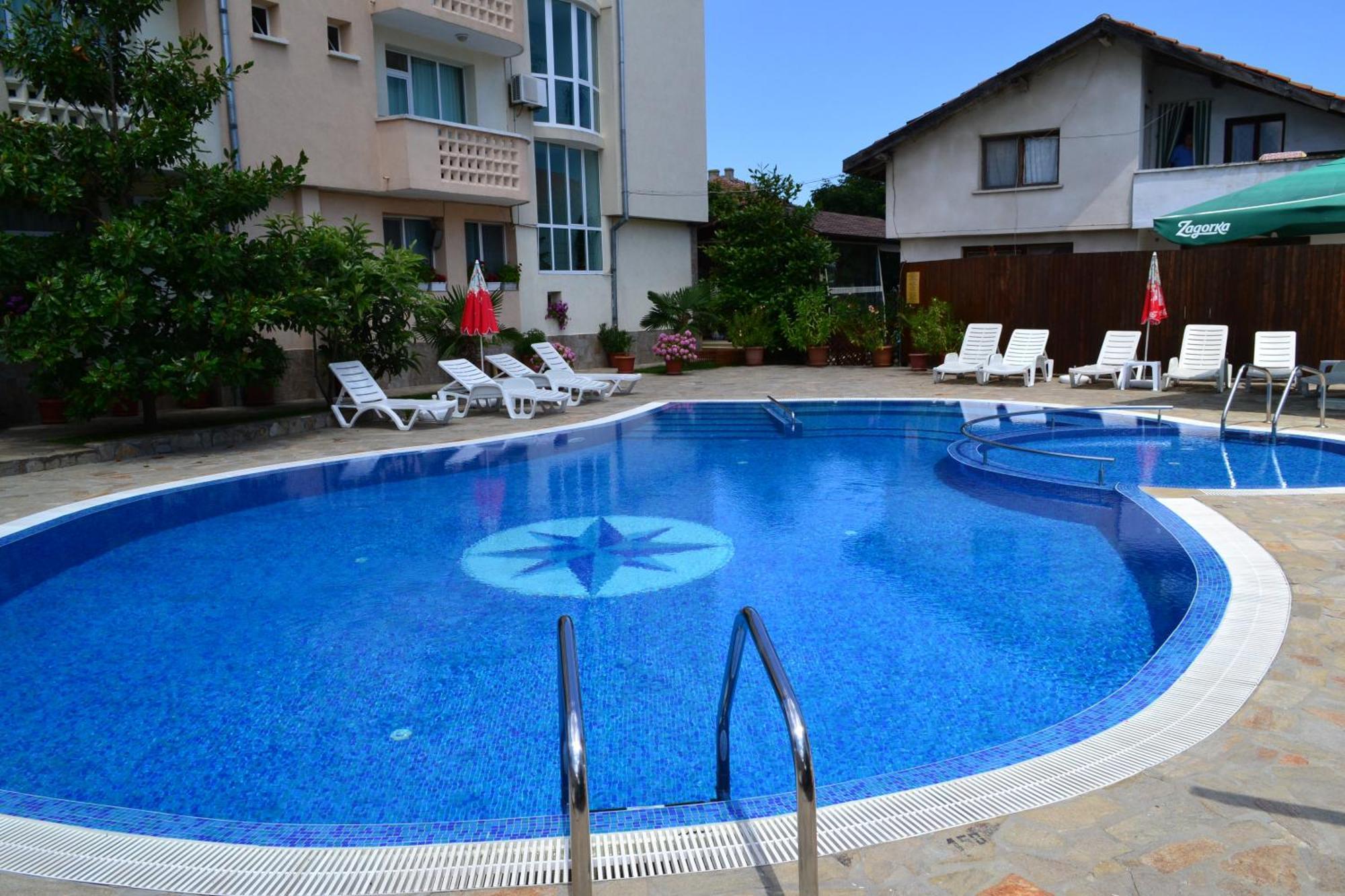 Saint George Family Hotel 洛泽内茨 外观 照片