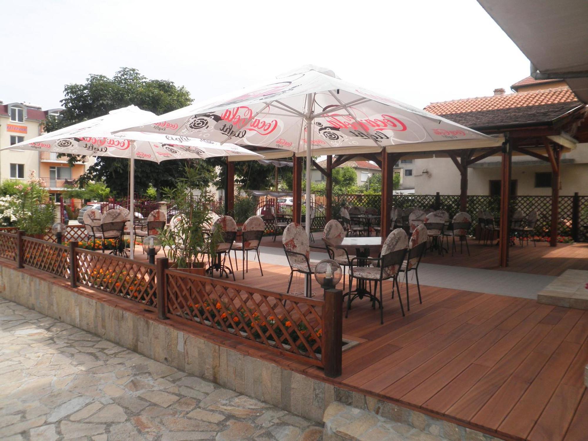 Saint George Family Hotel 洛泽内茨 外观 照片