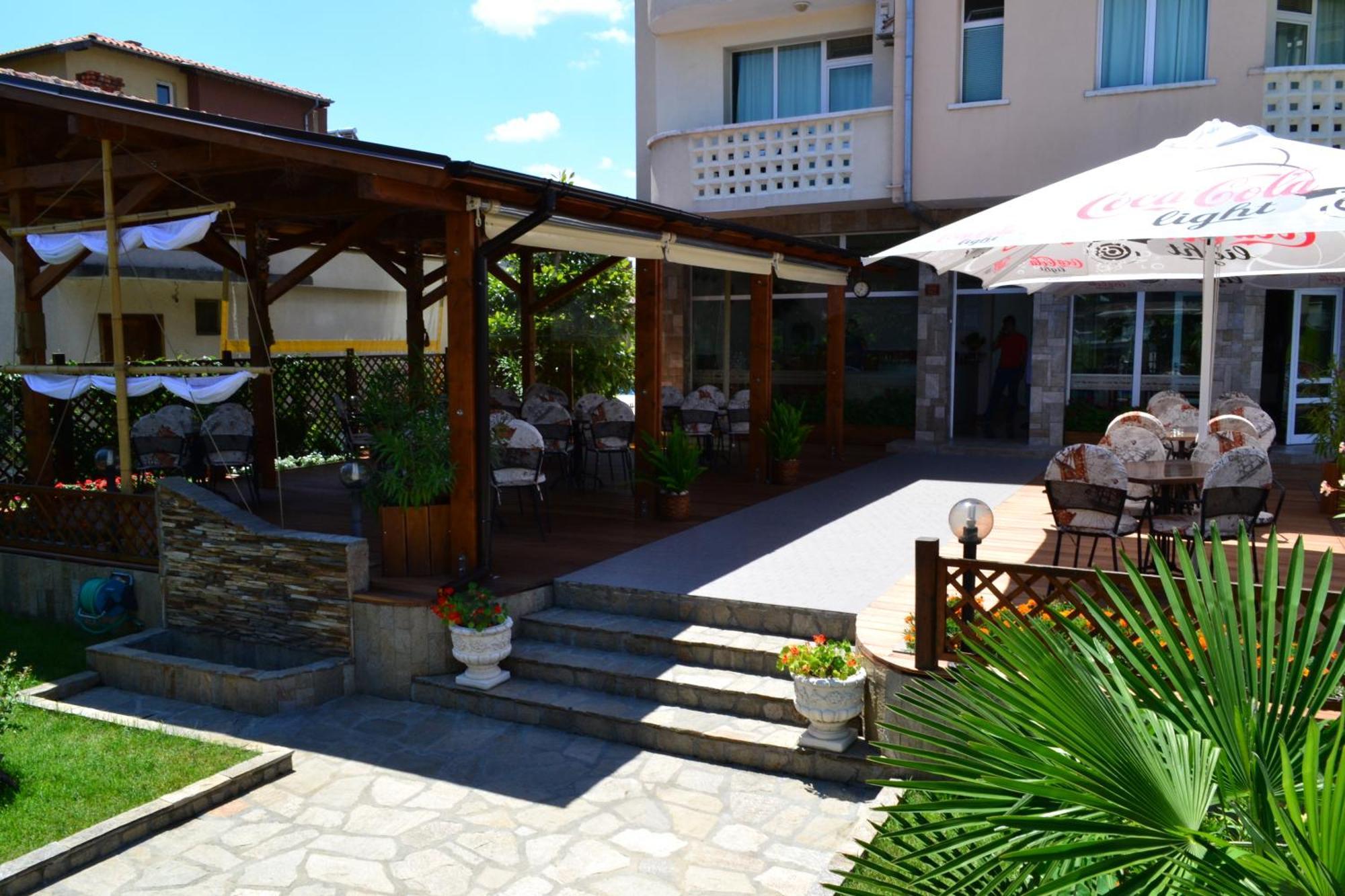 Saint George Family Hotel 洛泽内茨 外观 照片